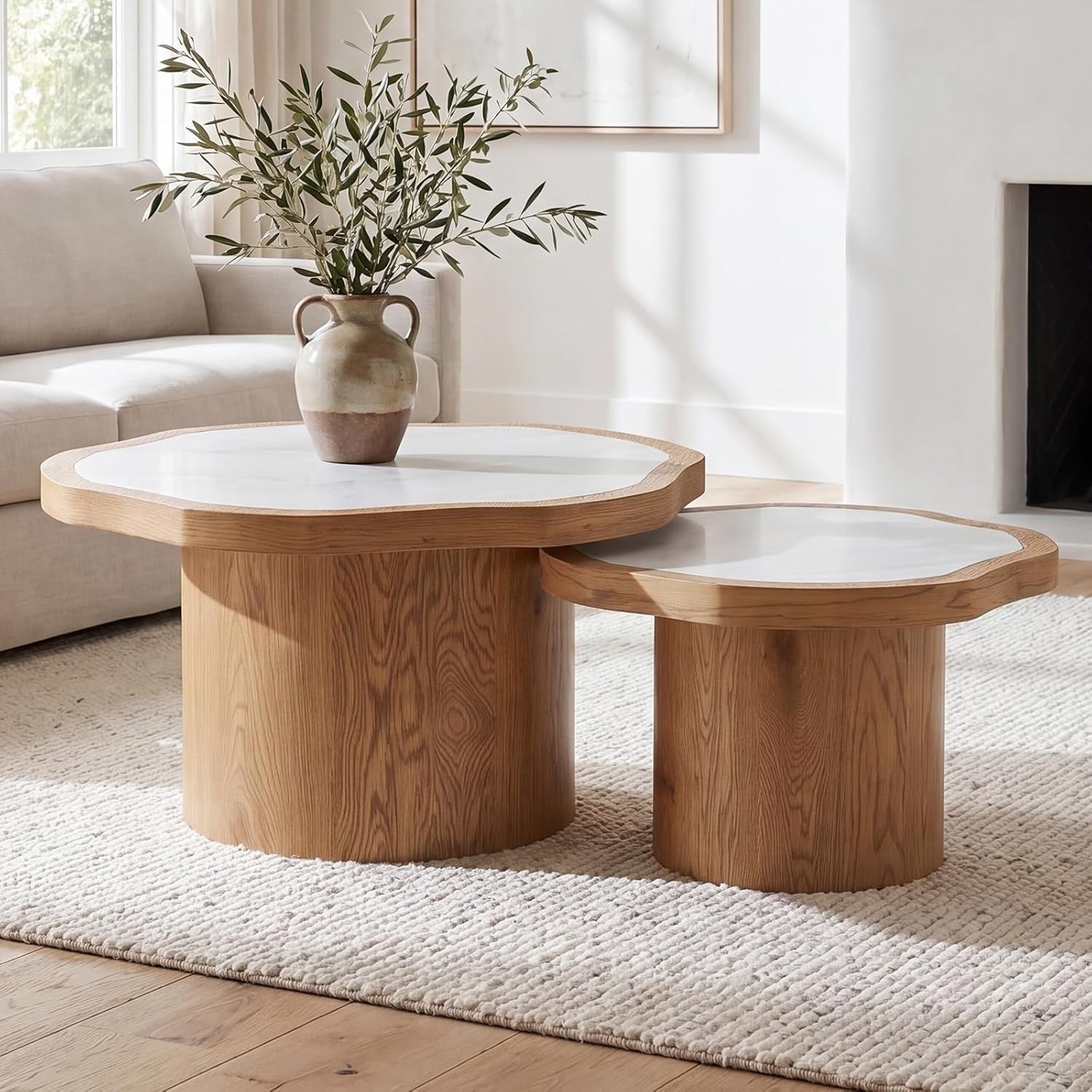 Lot de deux tables basses gigognes en forme de nuage avec plateau imitation marbre et piètement en bois